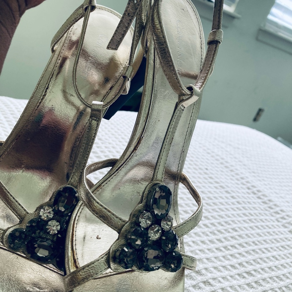 Elegant Gold Women's Heels with Crystal Embellishments